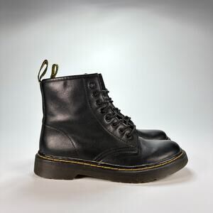 Black Leather Classic High Top 8 Eye Boots Women's Size 7 Water Resistant Chunky